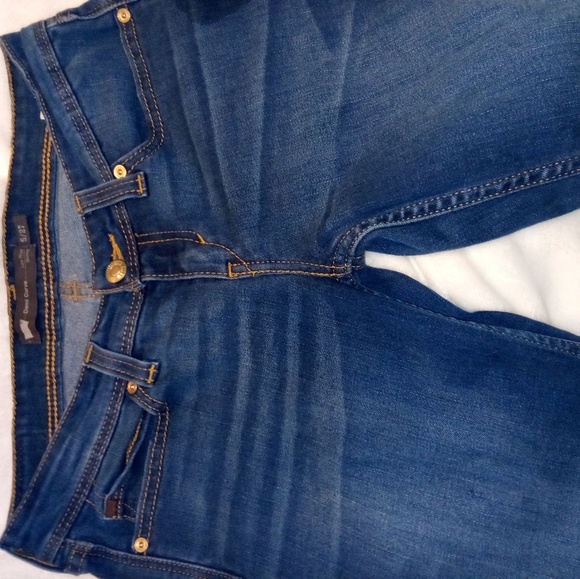 Levis - Picture 4 of 7